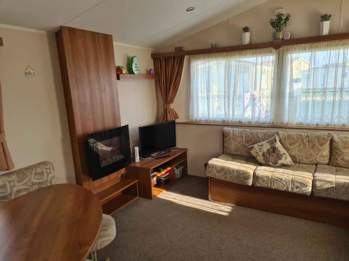 8 Berth On Coastfields Ingoldmells Apartment Bagian luar foto